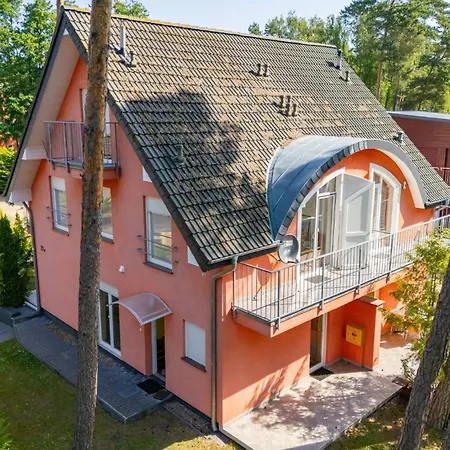 Little Red Riding Hood - Baltic Sea -by Rentmonkey Casa vacanze Miedzywodzie